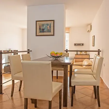 Montemar Villa *
